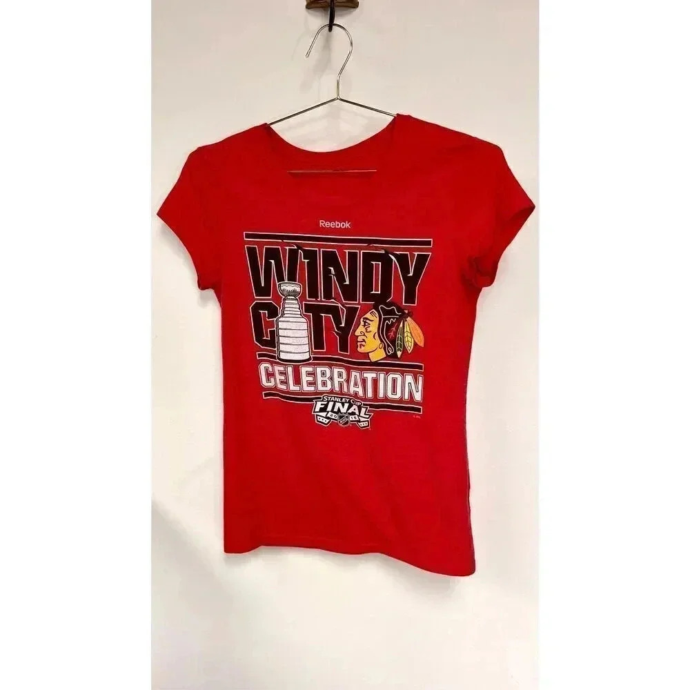 Reebok Women's‎ Vintage Red Windy City Celebration Stanley Cup T-Shirt Size XS